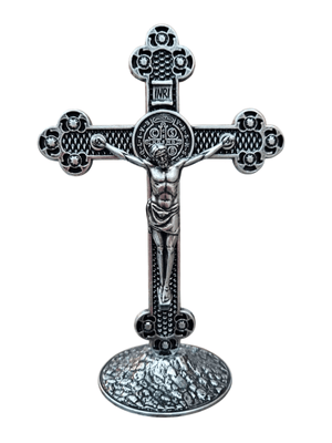 Crucifixo em Metal Trevolado com Medalha de São Bento Prata Velha 13 cm-TerraCotta Arte Sacra