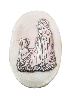 Porta Terço Italiano de Madrepérola e Prata Oval Nossa Senhora de Lourdes 7 x 4,5 cm