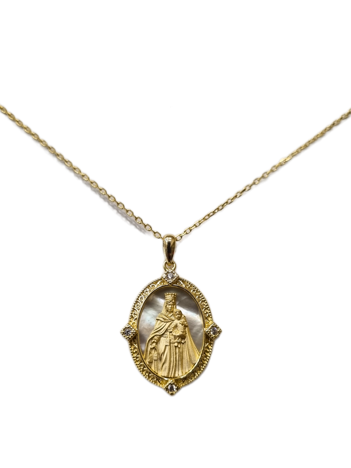 Gargantilha de Nossa Senhora do Carmo com Madrepérola e Zircônias Brancas em Prata de Lei 925 e Banho de Ouro 18K