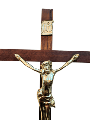 Crucifixo de Madeira e Cristo Aço Galvanizado Dourado 40 cm-TerraCotta Arte Sacra