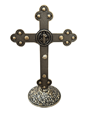 Crucifixo em Metal Trevolado com Medalha de São Bento Ouro Velho 13 cm-TerraCotta Arte Sacra