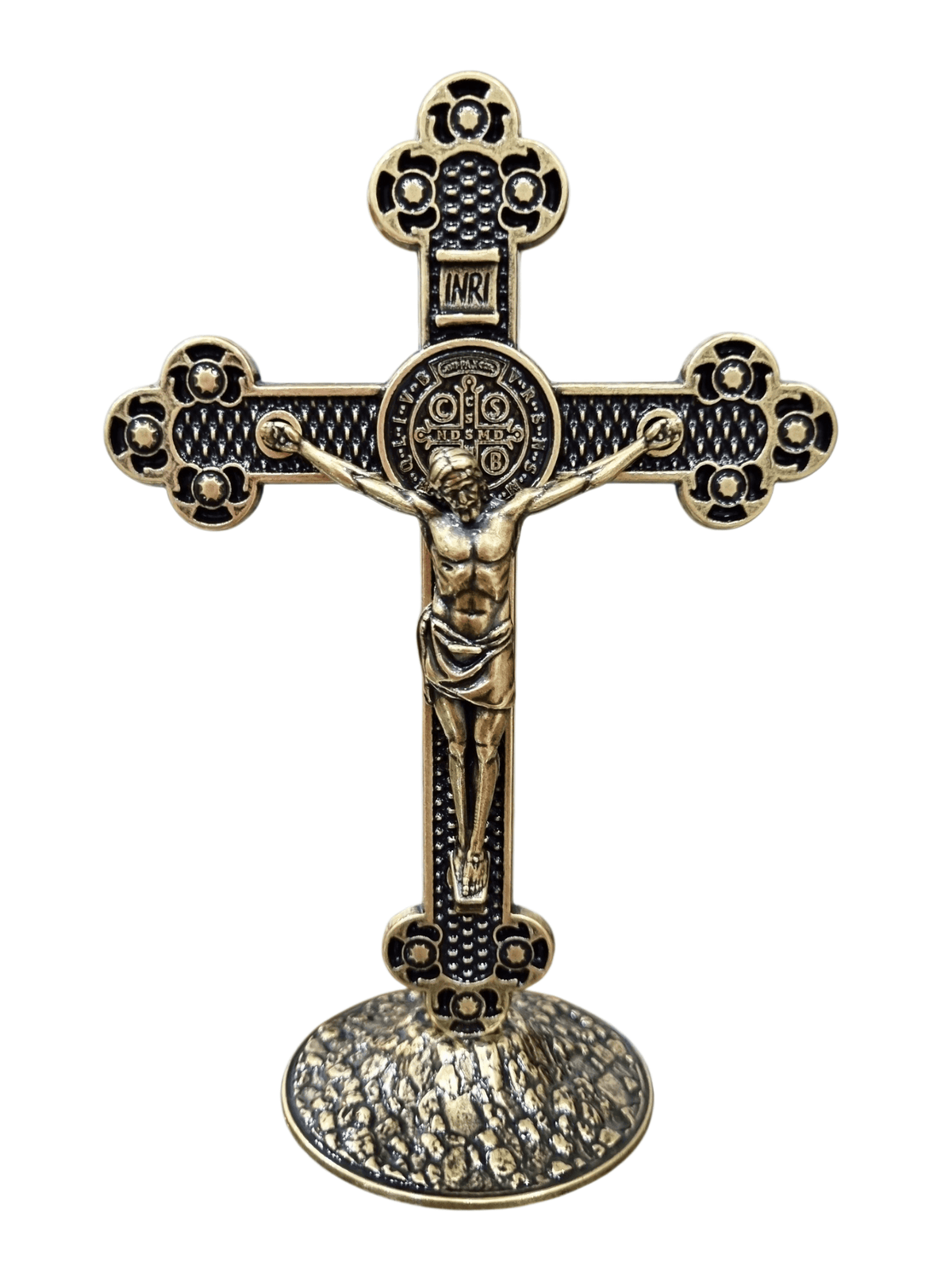 Crucifixo em Metal Trevolado com Medalha de São Bento Ouro Velho 13 cm-TerraCotta Arte Sacra
