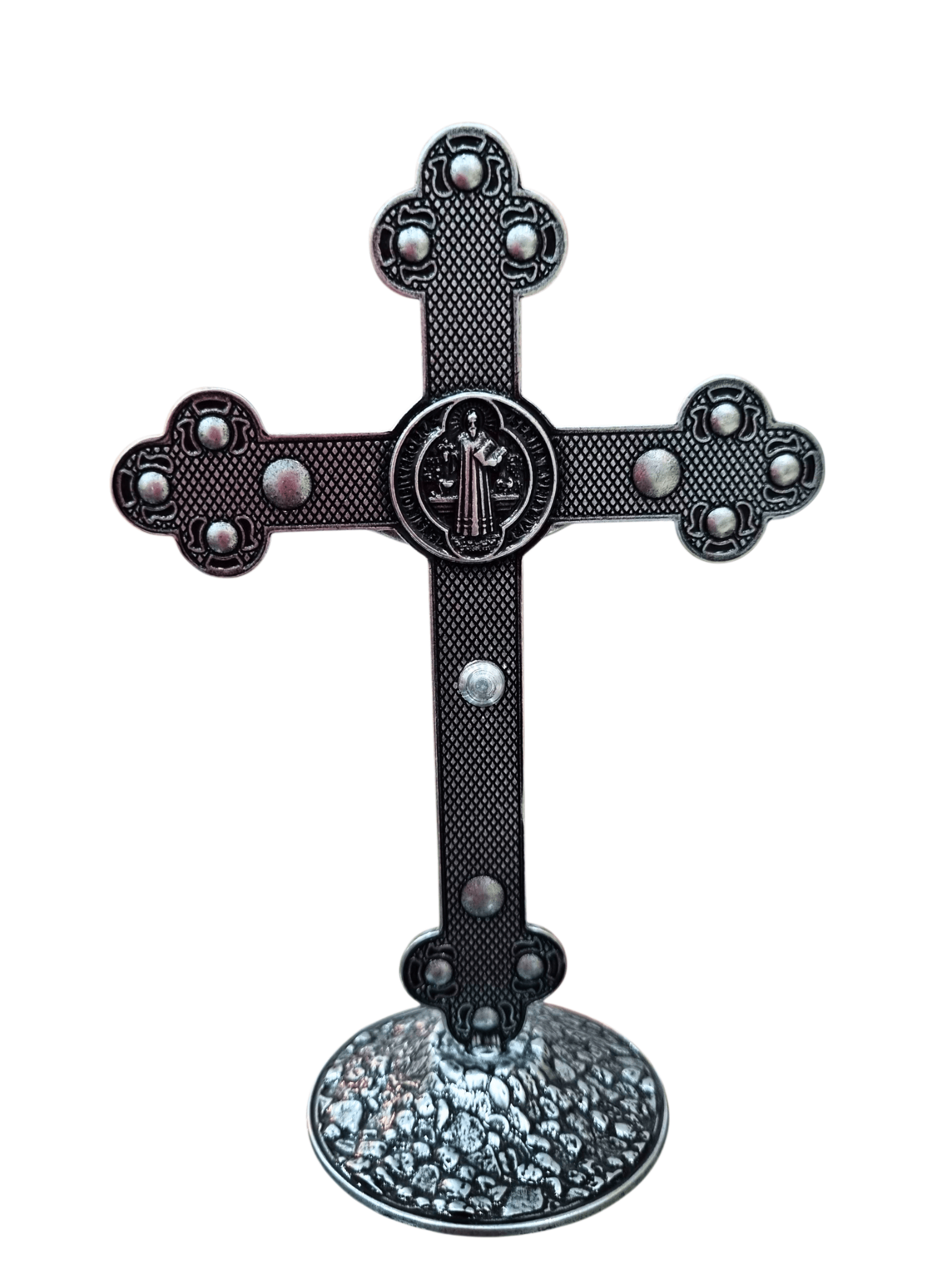 Crucifixo em Metal Trevolado com Medalha de São Bento Prata Velha 13 cm-TerraCotta Arte Sacra