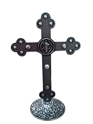 Crucifixo em Metal Trevolado com Medalha de São Bento Prata Velha 13 cm-TerraCotta Arte Sacra