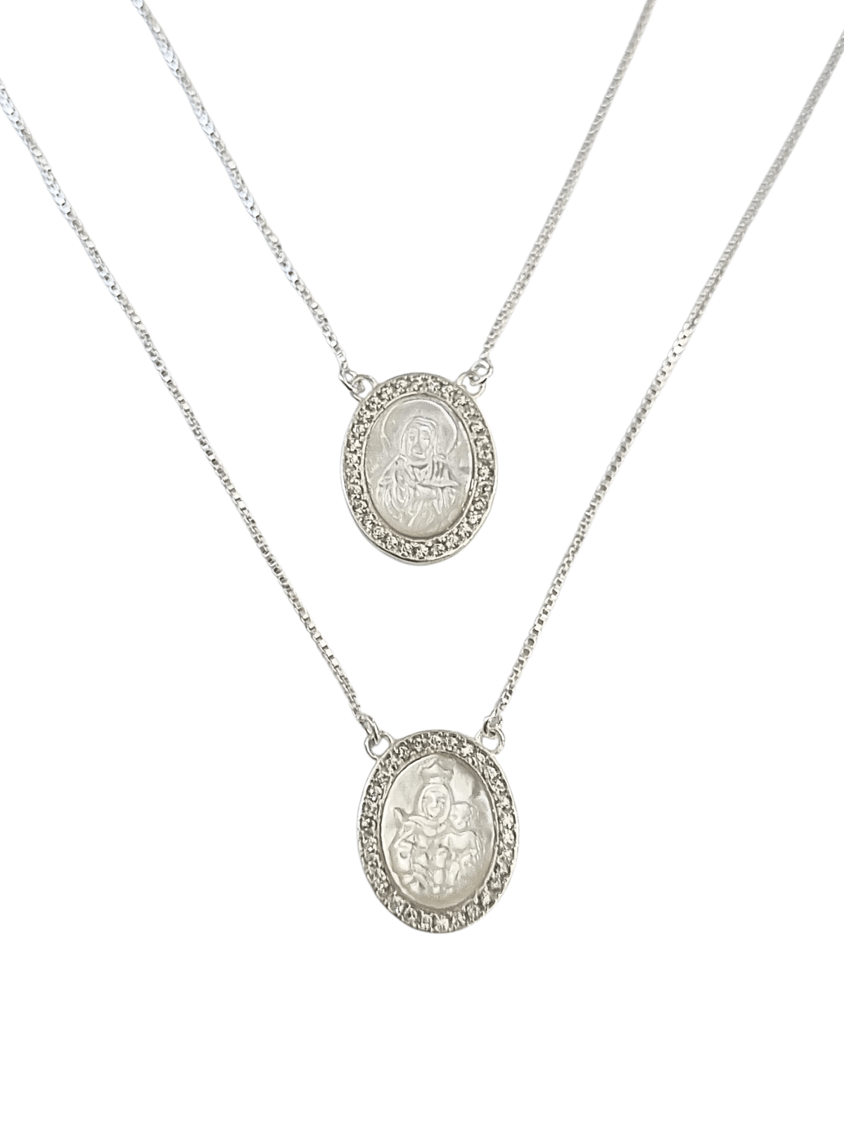 Escapulário Oval com Medalha em Madrepérola e Zircônias Brancas em Prata de Lei 925-TerraCotta Arte Sacra