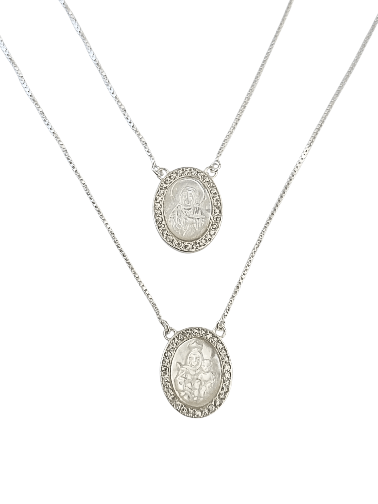 Escapulário Oval com Medalha em Madrepérola e Zircônias Brancas em Prata de Lei 925-TerraCotta Arte Sacra
