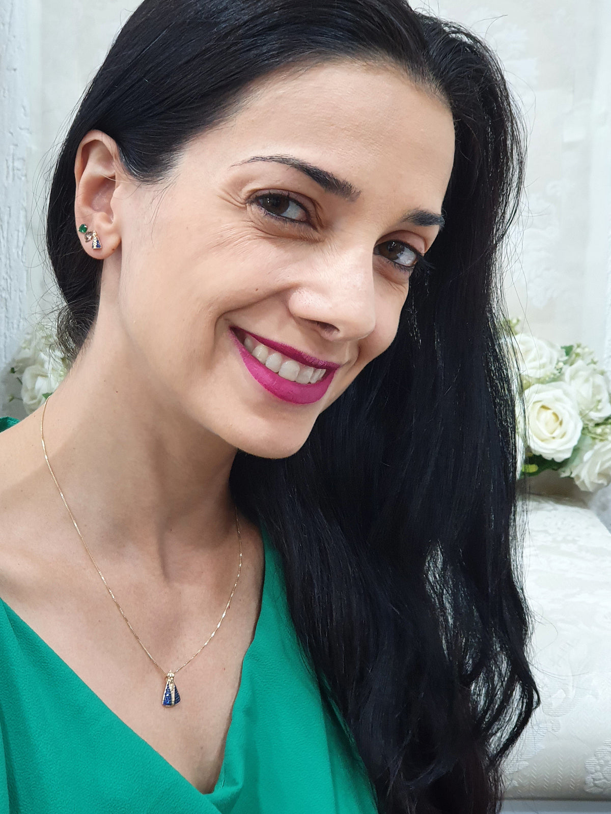 Brinco de Nossa Senhora Aparecida de Prata de Lei 925 com Banho de Ouro 18 k com 16 Zircônias Safira-TerraCotta Arte Sacra