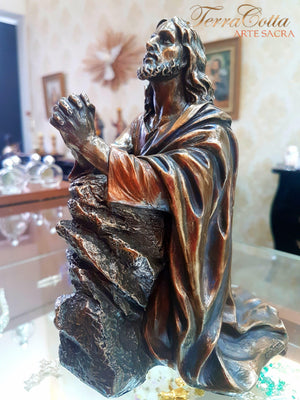 Imagem de Jesus Orando em Pó de Mármore com Acabamento em Bronze 18,5 cm-TerraCotta Arte Sacra